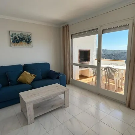Encantador De 2 Hab. Con Terraza Y Parking En - Hisp-312-106