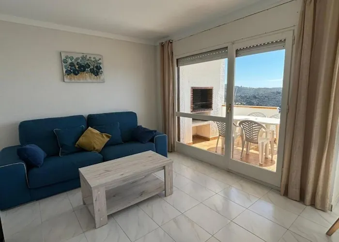 Encantador De 2 Hab. Con Terraza Y Parking En - Hisp-312-106